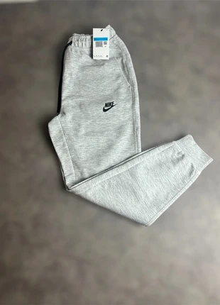 Jogging Nike Tech Fleece gris – taille M homme, brand: Nike, condition: New with tags, size: M, €65.00, €68.95 includes Buyer Protection