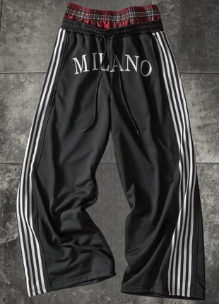 Pantaloni della tuta baggy y2k logo “Milano”, brand: Vintage Dressing, condizioni: Nuovo senza cartellino, taglia: M, €35.00, €37.45 include la Protezione acquisti