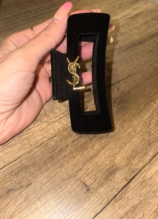 Pince à cheveux ysl, marque: Yves Saint Laurent, état: Très bon état, 12,00 €, 13,30 € Protection acheteurs incluse