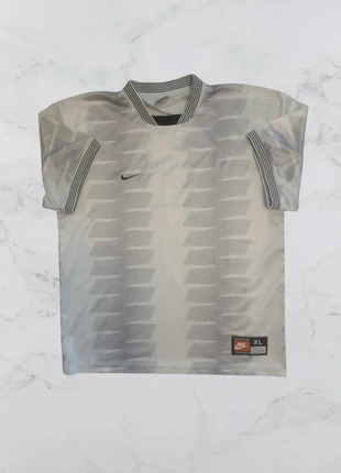 T-shirt de sport vintage Nike blanc logo brodé, Taille XL, brand: Nike, condition: Very good, size: XL, €20.00, €21.70 includes Buyer Protection