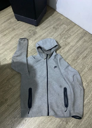 Haut nike tech, marque: Nike, état: Bon état, taille: L, 1,00 €, 1,75 € Protection acheteurs incluse