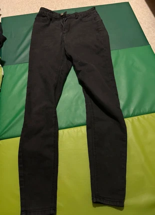 Schwarze jeans, marke: C&A, zustand: Sehr gut, größe: 11 Jahre / 146, 1,00 €, 1,75 € inklusive Vinted-Käuferschutz