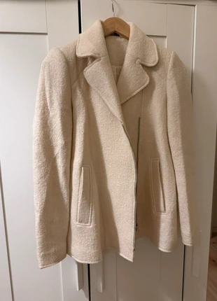 ZARA Trafaluc Jacke – Cremeweiß, Größe XS, merk: Zara, staat: Heel goed, maat: XS / 34 / 6, € 19,00, € 20,65 inclusief Kopersbescherming