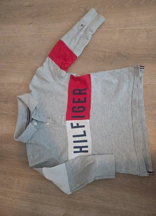 Tommy hilfiger polo, merk: Tommy Hilfiger, staat: Heel goed, maat: 4 jaar / 104 cm, € 4,00, € 4,90 inclusief Kopersbescherming