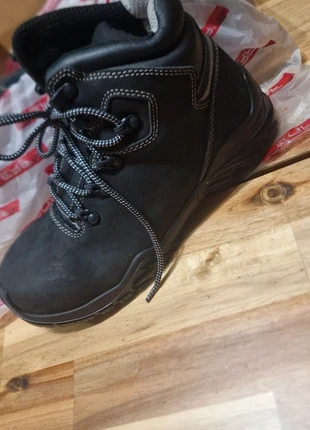 Chaussure de sécurité, marque: PERF, état: Neuf avec étiquette, taille: 40, 12,00 €, 13,30 € Protection acheteurs incluse