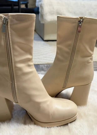 Bottines beige bershka taille 38 porté 1 fois, brand: Bershka, condition: Very good, size: 38, €15.00, €16.45 includes Buyer Protection