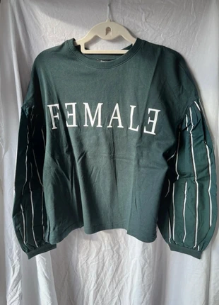 Camisola/Blusa Bershka XS - Verde Garrafa - Mangas Balão Riscas - "FEMALE", marque: Bershka, état: Très bon état, taille: XS / 34 / 6, 5,00 €, 5,95 € Protection acheteurs incluse