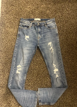 👖 Jeans skinny strappati – Blu denim chiaro effetto vissuto, brand: Terranova, condizioni: Nuovo senza cartellino, taglia: IT 46 | W36, €10.00, €11.20 include la Protezione acquisti