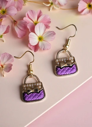 Boucles d'oreilles sac a main violet, marque: sans marque, état: Neuf avec étiquette, 3,00 €, 3,85 € Protection acheteurs incluse