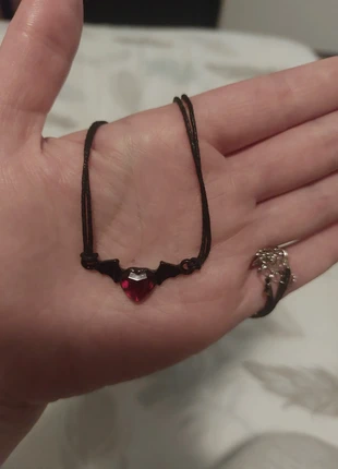 Gothic black red heart bat neclace, merk: Alternative, staat: Nieuw zonder prijskaartje, € 4,00, € 4,90 inclusief Kopersbescherming