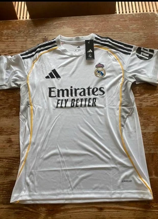 Real Madrid thuisshirt m, merk: Real Madrid, staat: Nieuw met prijskaartje, maat: M, € 12,50, € 13,83 inclusief Kopersbescherming
