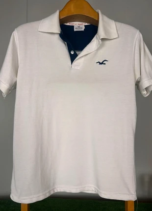 Polo Hollister blanco vintage con logo bordado azul marino y cuello contraste talla M #400, marca: Hollister, estado: Muito bom, tamanho: M, €10.00, €11.20 inclui Proteção do Comprador