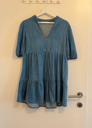 Hellblaues Kleid im Denim-Look, marque: Zara, état: Neuf sans étiquette, taille: S / 36 / 8, 8,00 €, 9,10 € Protection acheteurs incluse