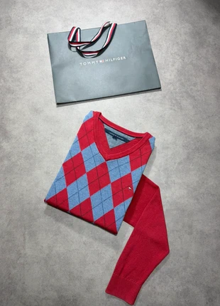 Pull léger Tommy Hilfiger rouge et bleu Col V - Logo brodé - 100% coton - Taille M, marke: Tommy Hilfiger, zustand: Sehr gut, größe: M, 19,99 €, 21,69 € beinhaltet Vinted-Käuferschutz Pro