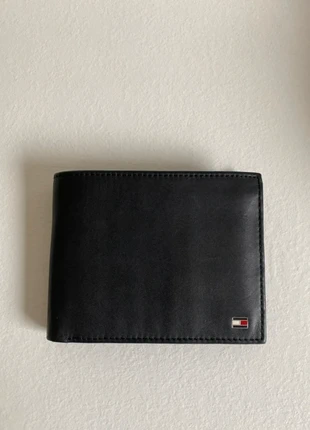 Porte feuille noir Tommy Hilfiger, marca: Tommy Hilfiger, estado: Muy bueno, 30,00 €, 32,20 € Protección al comprador incluida
