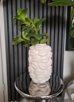 Beige lippenvaas japandi ibiza hotel chique, merk: CHIC, staat: Nieuw met prijskaartje, € 24,50, € 26,43 inclusief Kopersbescherming Pro