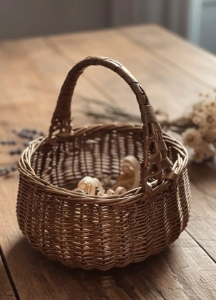 Petit panier en osier avec anse de couleur. Or, état: Très bon état, 6,00 €, 7,00 € Protection acheteurs incluse