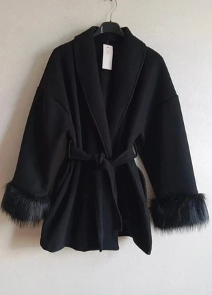 Veste manteau chic noir fourrure aux manches neuf, marque: Made In Italy, état: Neuf avec étiquette, taille: Taille unique, 30,00 €, 32,20 € Protection acheteurs incluse