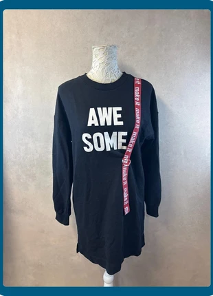 Robe pull sweat noire Awesone Bershka – Taille L – Lot MI29, merk: Bershka, staat: Heel goed, maat: L / 40 / 12, € 9,00, € 10,15 inclusief Kopersbescherming Pro