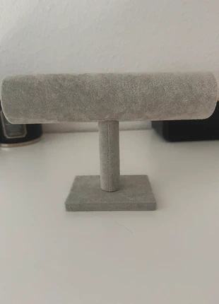 Velvet grey armband holder, brand: Shein, condizioni: Nuovo con cartellino, €5.00, €5.95 include la Protezione acquisti