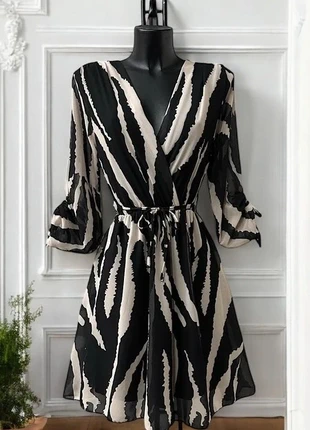 Robe courte noir-blanc taille M, marque: Boutique Parisienne, état: Très bon état, taille: M / 38 / 10, 31,00 €, 33,25 € Protection acheteurs (Pro) incluse