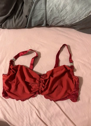 Roter BH mit Spitze 105E, merk: BPC Selection, staat: Heel goed, maat: 100E, € 6,00, € 7,00 inclusief Kopersbescherming