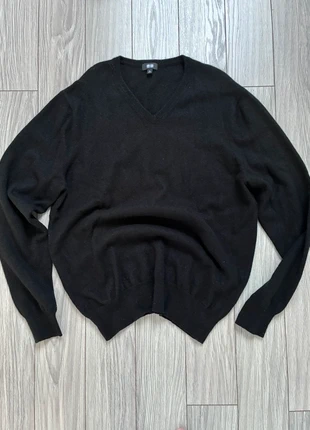 Pull Uniqlo noir col V XL cachemire très bon état, brand: Uniqlo, condition: Very good, size: XL / 42 / 14, €44.00, €46.90 includes Buyer Protection