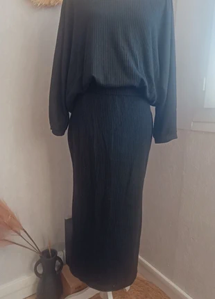 Ensemble 2 pièces noir pull + jupe – Taille 42 / XL, merk: sans marque, staat: Heel goed, maat: XL / 42 / 14, € 15,00, € 16,45 inclusief Kopersbescherming