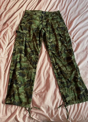 🖤 Cargobroek met camouflage print – BooHoo Man 🖤, marque: BoohooMAN, état: Très bon état, taille: W42 | FR 52, 5,00 €, 5,95 € Protection acheteurs incluse