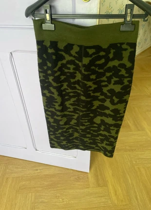 Jupe droite camouflage laine, marke: Faith Connexion, zustand: Gut, größe: S / 36 / 8, 30,00 €, 32,20 € inklusive Vinted-Käuferschutz