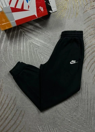 Jogging Nike noir logo brodé Nike blanc, brand: Nike, condition: Very good, size: XS / 34 / 6, €26.00, €28.00 includes Buyer Protection Pro