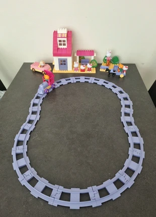 Hello Kitty treinrails, treinstation, manege, cabrio., marque: Hello Kitty, état: Bon état, taille: 3 ans / 98 cm, 4,95 €, 5,90 € Protection acheteurs incluse