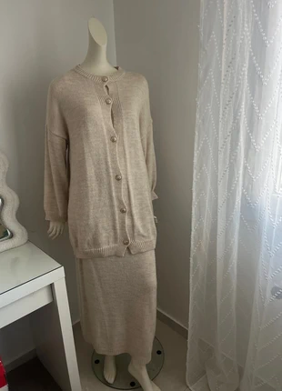 Vends ensemble jupe beige taille unique, staat: Heel goed, maat: Universele maat, € 14,00, € 15,40 inclusief Kopersbescherming