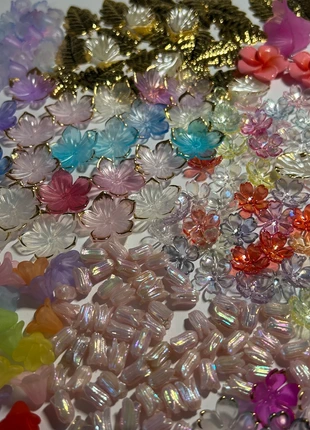 F1, lot perles fleurs et pétales, non comptées mais +100, estado: Muy bueno, 5,00 €, 5,95 € Protección al comprador Pro incluida