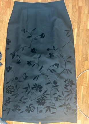 Long black Floral skirt, marque: Vintage Dressing, état: Neuf sans étiquette, taille: XL / 42 / 14, 9,00 €, 10,15 € Protection acheteurs incluse