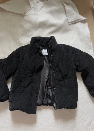Zwart pufferjacket, merk: Primark, staat: Goed, maat: 8 jaar / 128 cm, € 5,00, € 5,95 inclusief Kopersbescherming