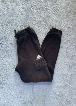 Jogging adidas cargo noir taille S satisfaisant, marke: adidas, zustand: Zufriedenstellend, größe: S, 2,00 €, 2,80 € inklusive Vinted-Käuferschutz