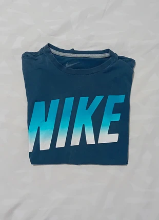 T-shirt nike, merk: Nike, staat: Heel goed, maat: XS, € 5,00, € 5,95 inclusief Kopersbescherming