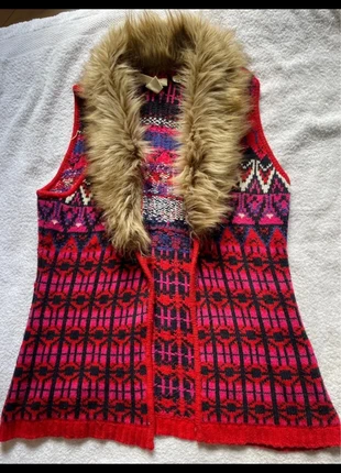 Gilet vintage con colletto in pelliccia sintetica e fantasia etnica, brand: H&M, condizioni: Ottime, taglia: M / IT 42 / EU 38, €5.00, €5.95 include la Protezione acquisti