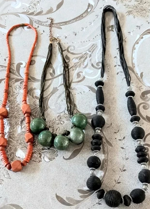 Lot de 3 colliers fantaisie femme – noir, vert et bois – style artisanal bohème chic, état: Très bon état, 12,00 €, 13,30 € Protection acheteurs incluse