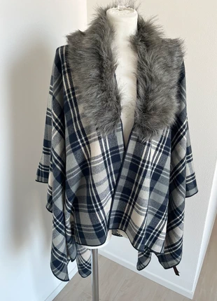 Scialle sciarpa mantella Zara blu - châle écharpe bleue - blauer Schal/Stola, marque: Zara, état: Très bon état, taille: Taille unique, 14,00 €, 15,40 € Protection acheteurs incluse