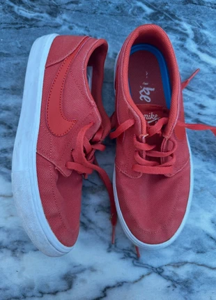Nike SB Low-Top Sneakers - Size 36, marca: Nike, estado: Muito bom, tamanho: 36, €30.00, €32.20 inclui Proteção do Comprador