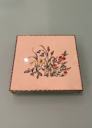 Dessous de plat ancien en céramique fleurie - cadre laiton doré, marca: sans marque, estado: Muito bom, €15.00, €16.45 inclui Proteção do Comprador