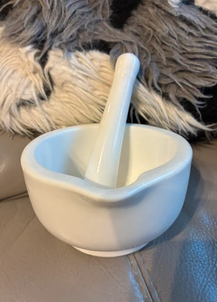 Pestle and mortar, brand: Maxwell & Williams, condition: Very good, £5.00, £5.95 includes Buyer Protection