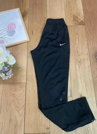 Jogging Nike noir T-M, merk: Nike, staat: Veelgebruikt, maat: M, € 9,00, € 10,15 inclusief Kopersbescherming
