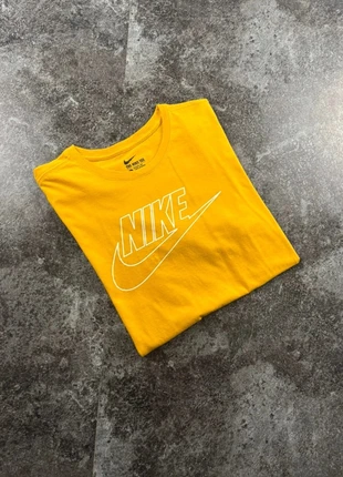Nike Yellow Tee – Classic Swoosh Logo – Size L, brand: Nike, condition: Very good, size: L, €7.00, €8.05 includes Buyer Protection