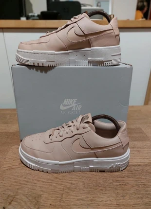 Baskets, sneakers Nike Air Force 1 Low Pixel Beige, parme, Pointure 39. Uk 5.5., marke: Nike, zustand: Sehr gut, größe: 39, 74,00 €, 78,40 € inklusive Vinted-Käuferschutz