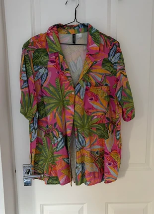 Hawaiian funky short sleeve shirt, brand: H&M, condition: Very good, size: M / UK 12-14, £5.00, £5.95 includes Buyer Protection