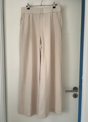 Pantalon ample fluide de costume - Zara - beige crème, marke: Zara, zustand: Sehr gut, größe: L / 40 / 12, 10,00 €, 11,20 € inklusive Vinted-Käuferschutz