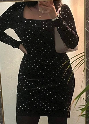 Robe Noire Velours H&M, marque: H&M, état: Très bon état, taille: L / 40 / 12, 5,00 €, 5,95 € Protection acheteurs incluse